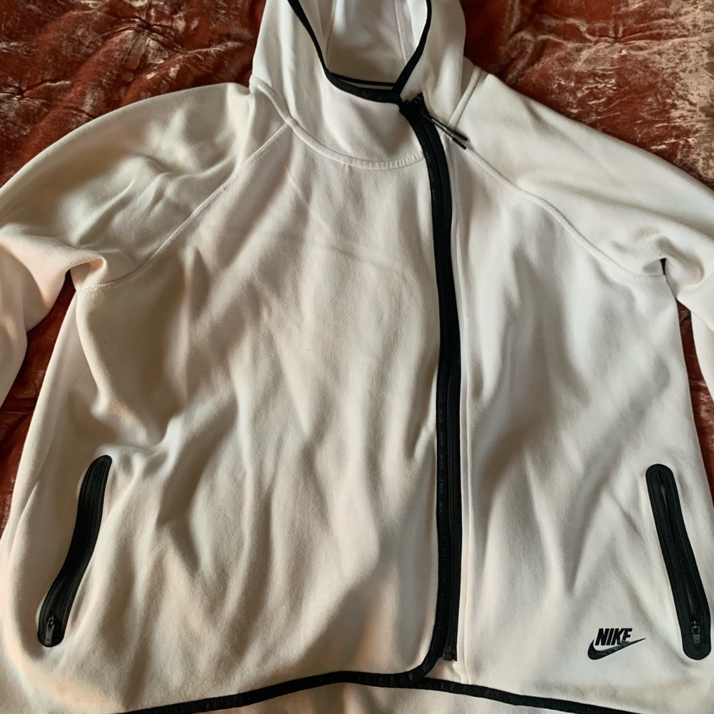 Nike’s cape jacket with hood